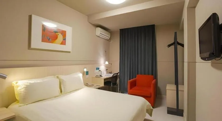 Bed in Jinjiang Inn Yueyang Railway Station