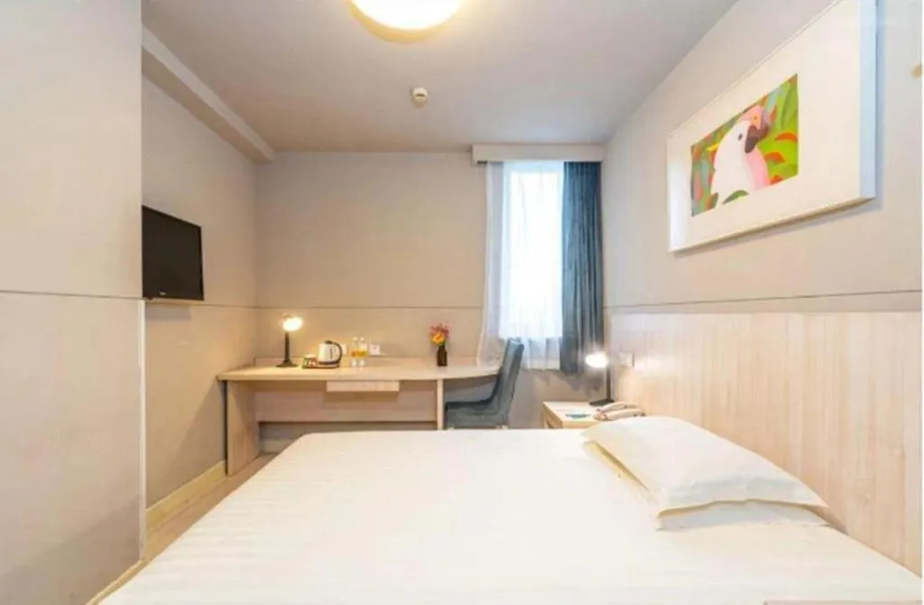 Bed in Jinjiang Inn Xi'an Dayan Tower Xiaozhai Metro Station