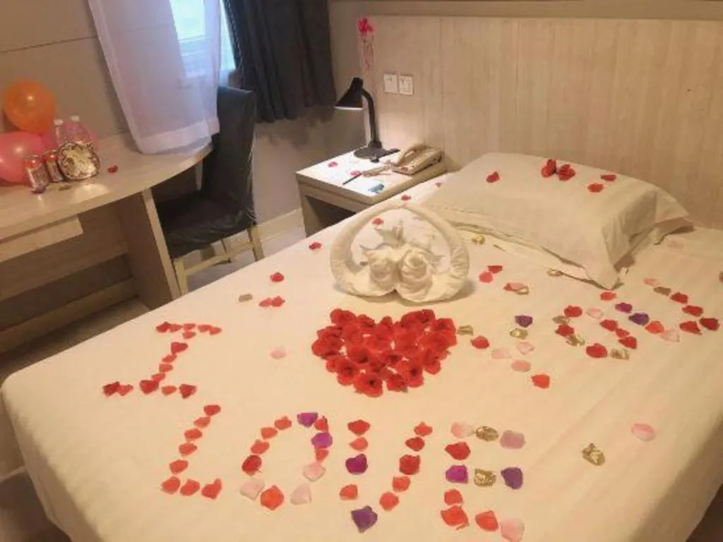 Bed in Jinjiang Inn Xi'an Dayan Tower Xiaozhai Metro Station