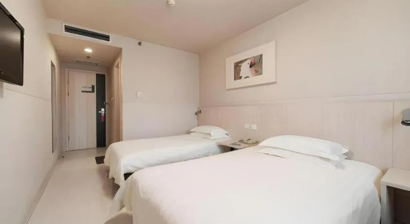 Bed in Jinjiang Inn Beijing Capital International Airport New Expo Metro Station