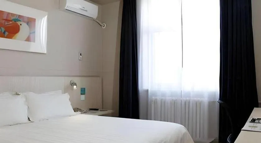 Bed in Jinjiang Inn Beijing Capital International Airport New Expo Metro Station