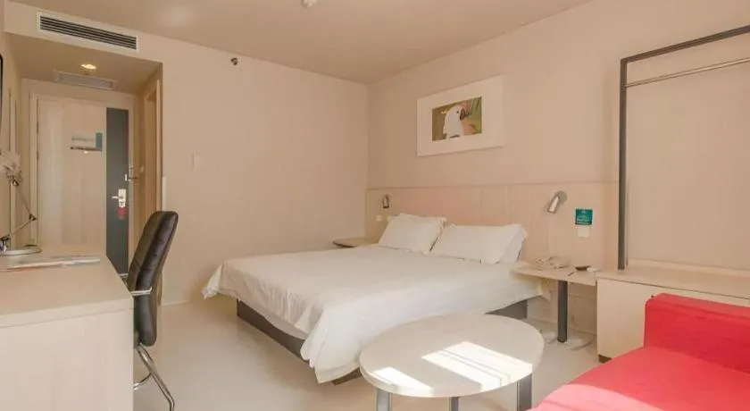 Bed in Jinjiang Inn Beijing Capital International Airport New Expo Metro Station