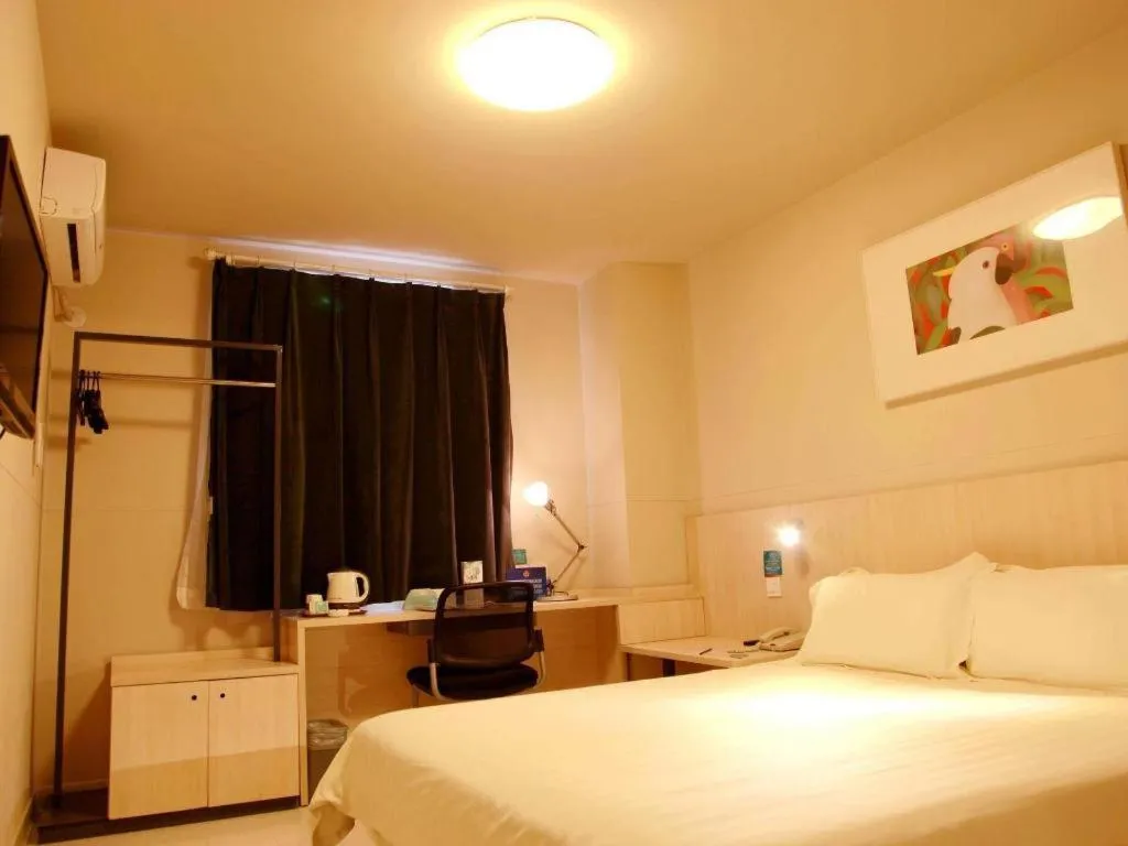 Bed in Jinjiang Inn Beijing Capital International Airport New Expo Metro Station