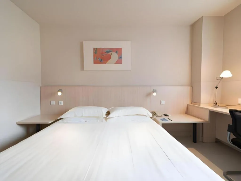 Bed in Jinjiang Inn Beijing Capital International Airport New Expo Metro Station