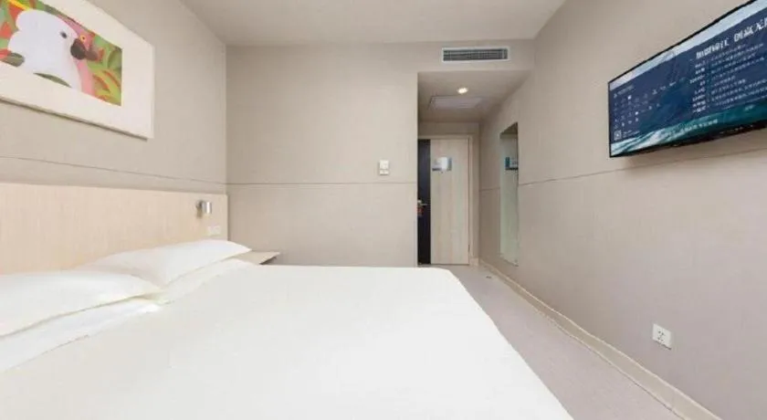 Bed in Jinjiang Inn Huizhou Xihu Lake Shuidong Street River View