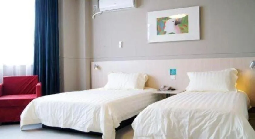 Bed in Jinjiang Inn Huizhou Xihu Lake Shuidong Street River View