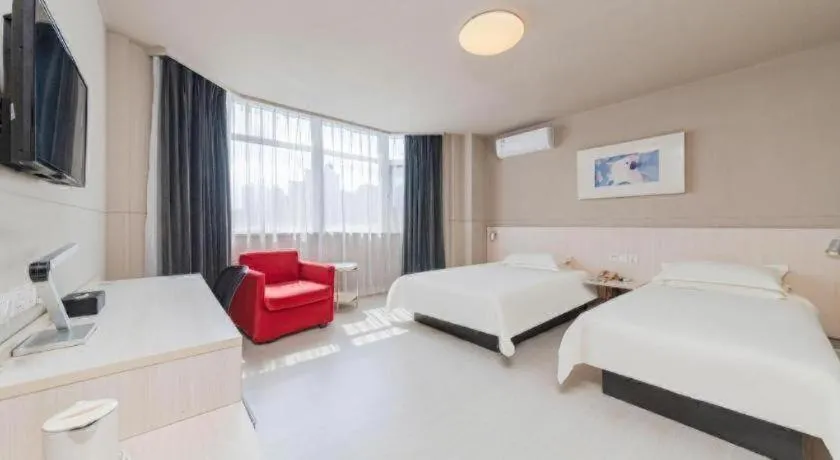 Bed in Jinjiang Inn Huizhou Xihu Lake Shuidong Street River View