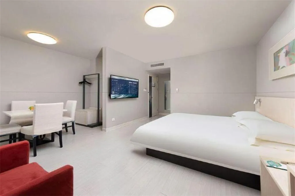 Bed in Jinjiang Inn Huizhou Xihu Lake Shuidong Street River View