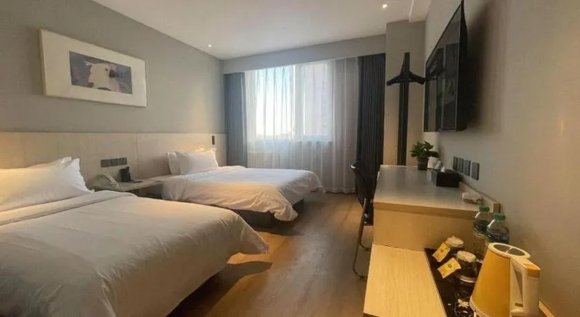 Bed in Jinjiang Inn Huizhou Xihu Lake Shuidong Street River View