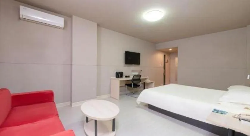 Bed in Jinjiang Inn Huizhou Xihu Lake Shuidong Street River View