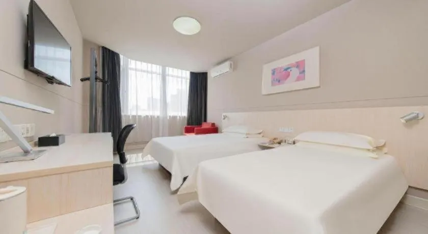 Bed in Jinjiang Inn Huizhou Xihu Lake Shuidong Street River View