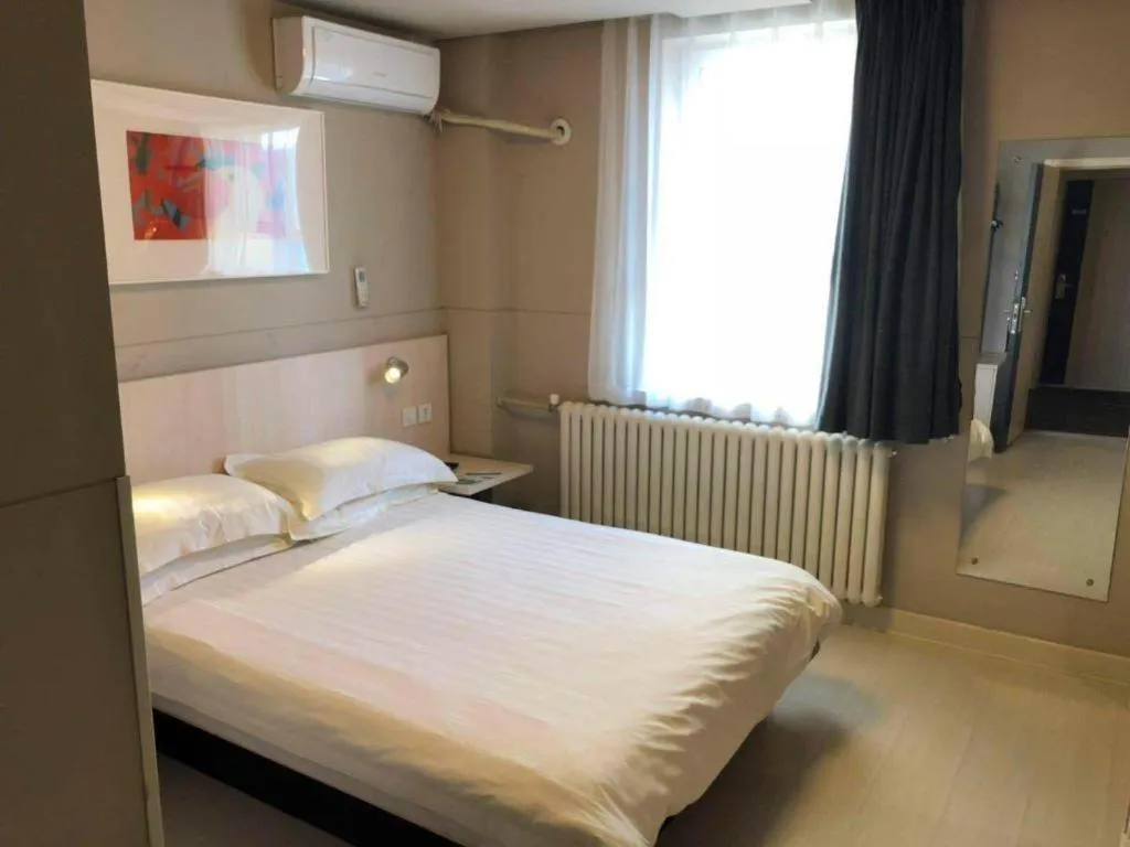 Bed in Jinjiang Inn Ulanqab Jining 1st Middle School
