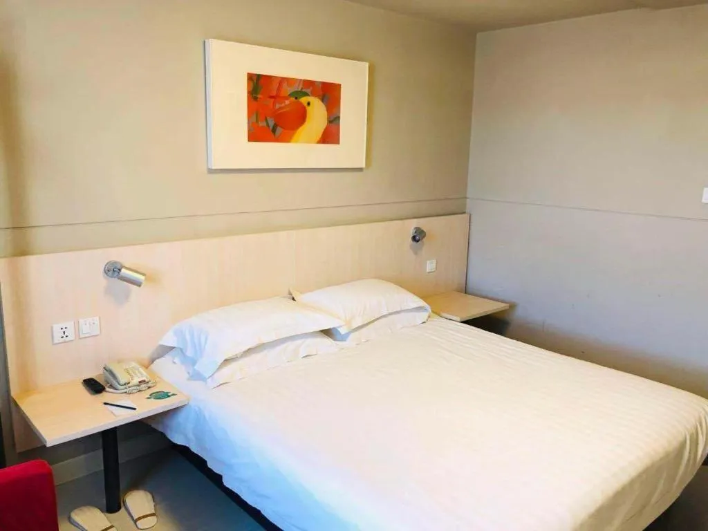 Bed in Jinjiang Inn Ulanqab Jining 1st Middle School