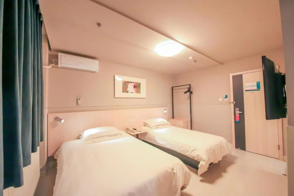 Bed in Jinjiang Inn Ulanqab Jining 1st Middle School