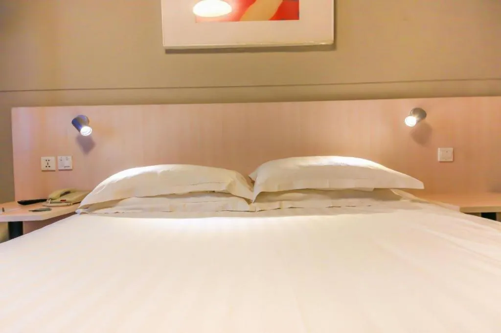 Bed in Jinjiang Inn Ulanqab Jining 1st Middle School