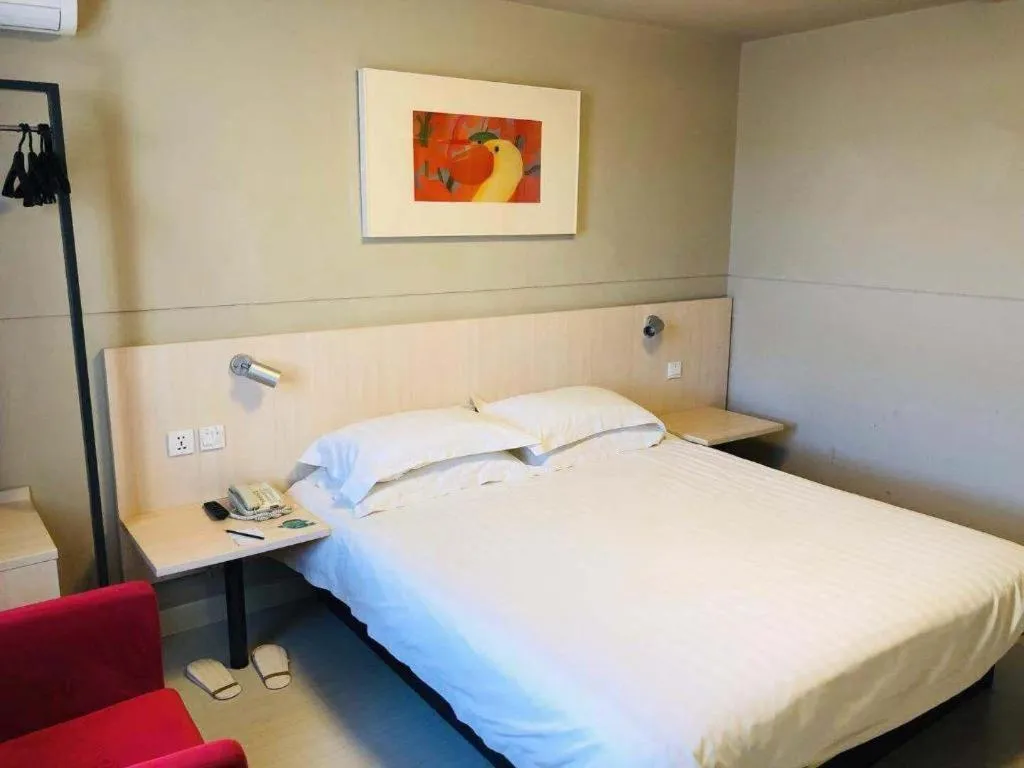 Bed in Jinjiang Inn Ulanqab Jining 1st Middle School