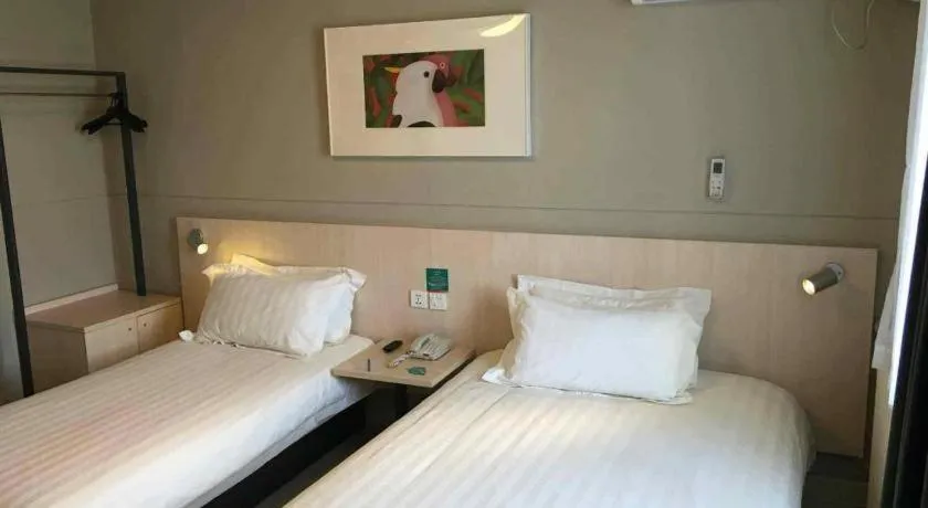 Bed in Jinjiang Inn Ulanqab Jining 1st Middle School