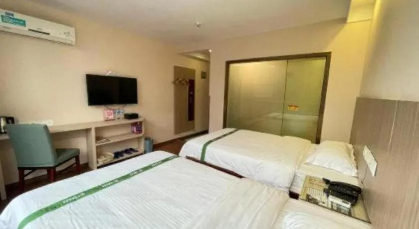 Bed in GreenTree Inn Shenzhen Guanggang Port Futian South Road Express Hotel