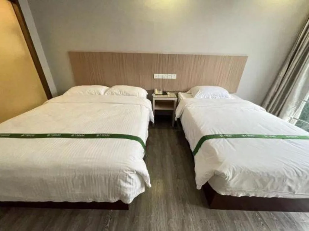 Bed in GreenTree Inn Shenzhen Guanggang Port Futian South Road Express Hotel