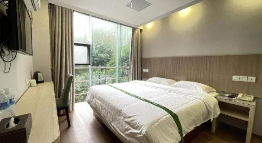 Bed in GreenTree Inn Shenzhen Guanggang Port Futian South Road Express Hotel