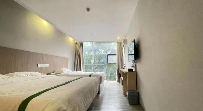 Bed in GreenTree Inn Shenzhen Guanggang Port Futian South Road Express Hotel
