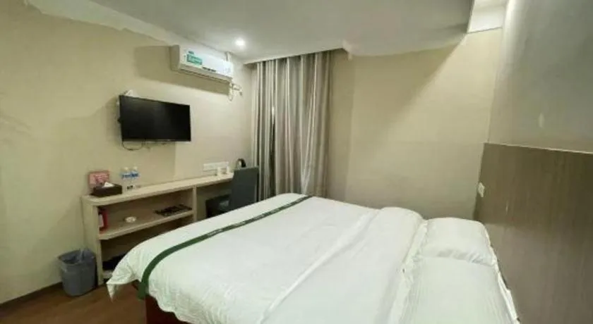 Bed in GreenTree Inn Shenzhen Guanggang Port Futian South Road Express Hotel