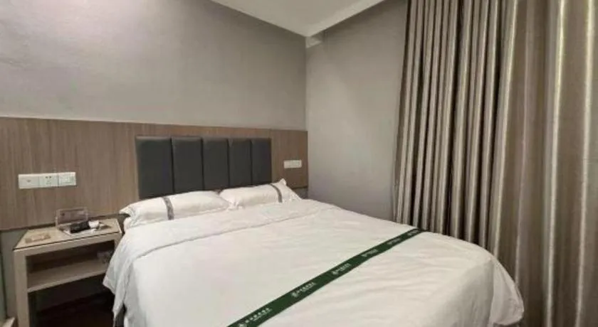 Bed in GreenTree Inn Shenzhen Guanggang Port Futian South Road Express Hotel