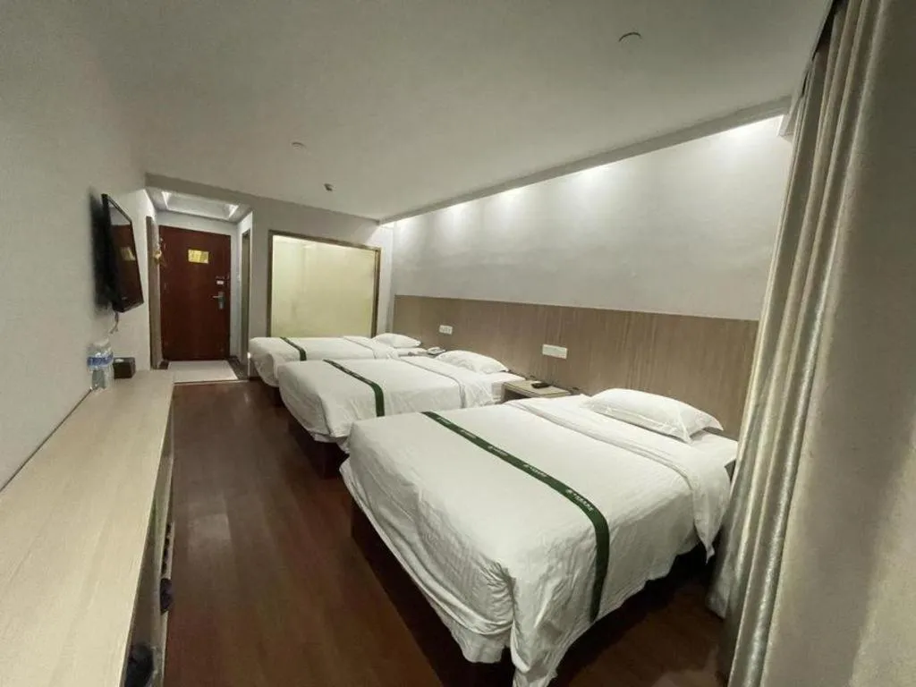 Bed in GreenTree Inn Shenzhen Guanggang Port Futian South Road Express Hotel