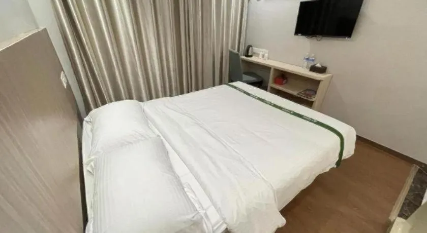 Bed in GreenTree Inn Shenzhen Guanggang Port Futian South Road Express Hotel