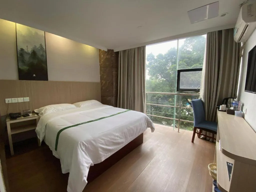 Bed in GreenTree Inn Shenzhen Guanggang Port Futian South Road Express Hotel