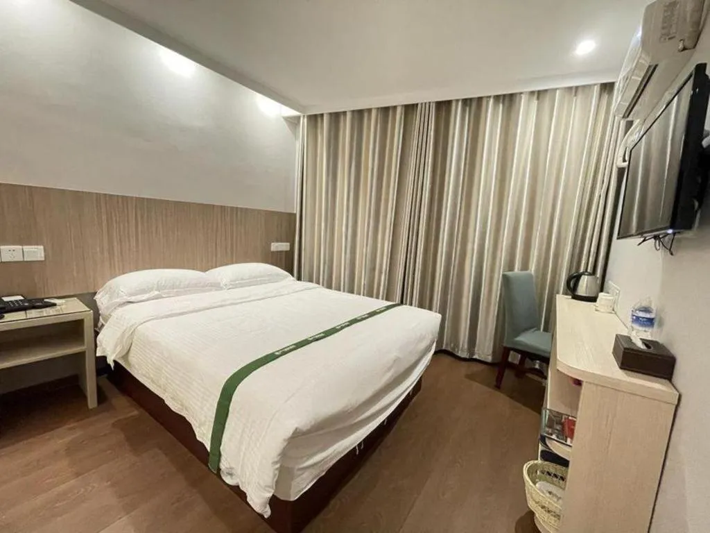Bed in GreenTree Inn Shenzhen Guanggang Port Futian South Road Express Hotel