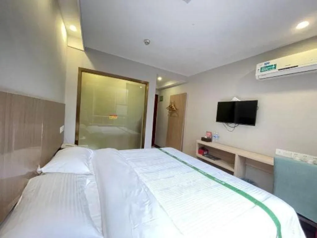 Bed in GreenTree Inn Shenzhen Guanggang Port Futian South Road Express Hotel