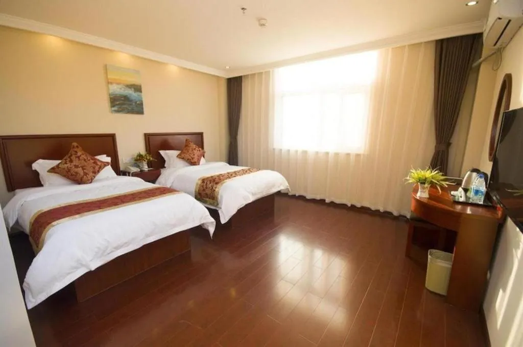 Bed in GreenTree Inn Shenzhen Guanggang Port Futian South Road Express Hotel