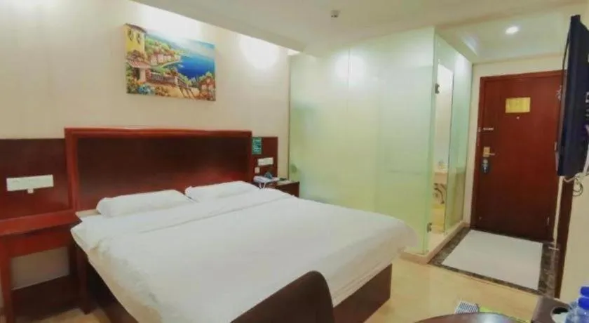 Bed in GreenTree Inn Shenzhen Guanggang Port Futian South Road Express Hotel