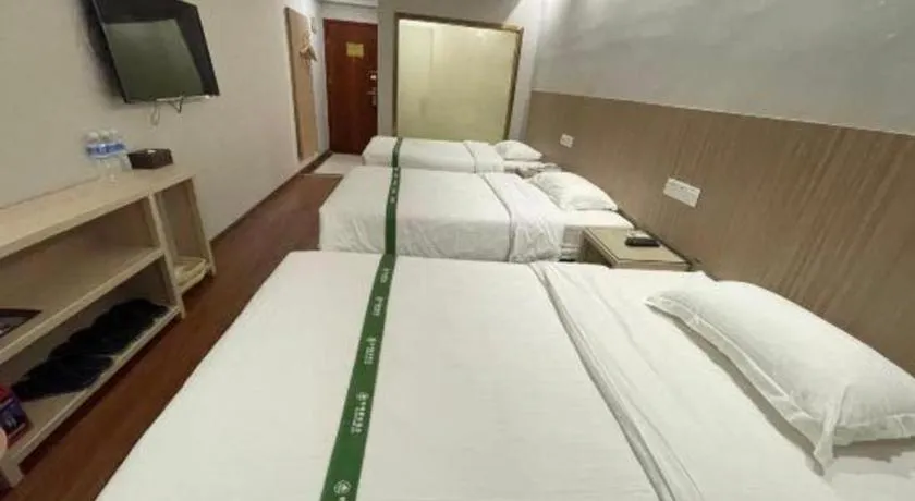Bed in GreenTree Inn Shenzhen Guanggang Port Futian South Road Express Hotel