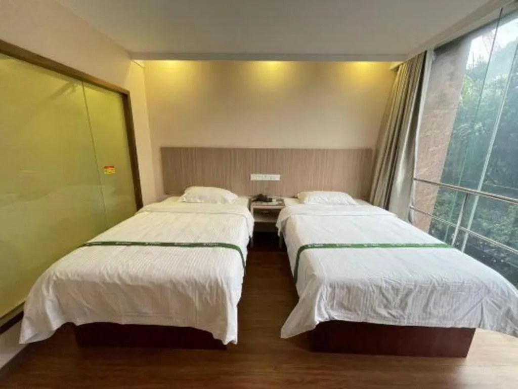 Bed in GreenTree Inn Shenzhen Guanggang Port Futian South Road Express Hotel