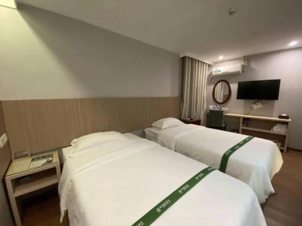 Bed in GreenTree Inn Shenzhen Guanggang Port Futian South Road Express Hotel