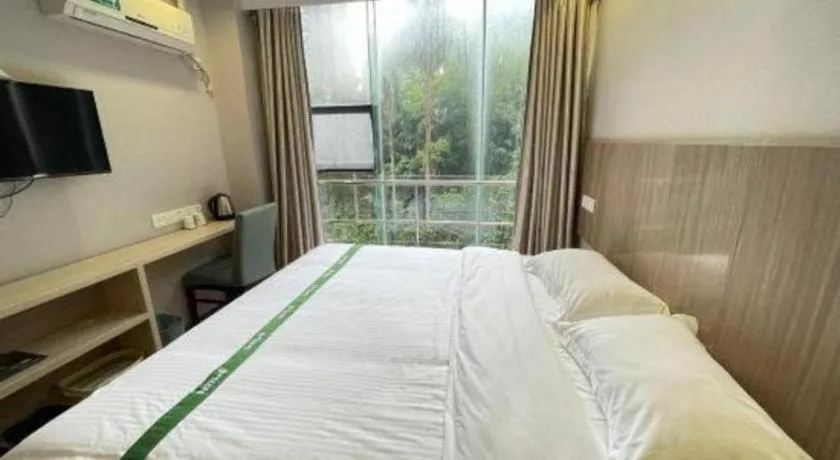 Bed in GreenTree Inn Shenzhen Guanggang Port Futian South Road Express Hotel