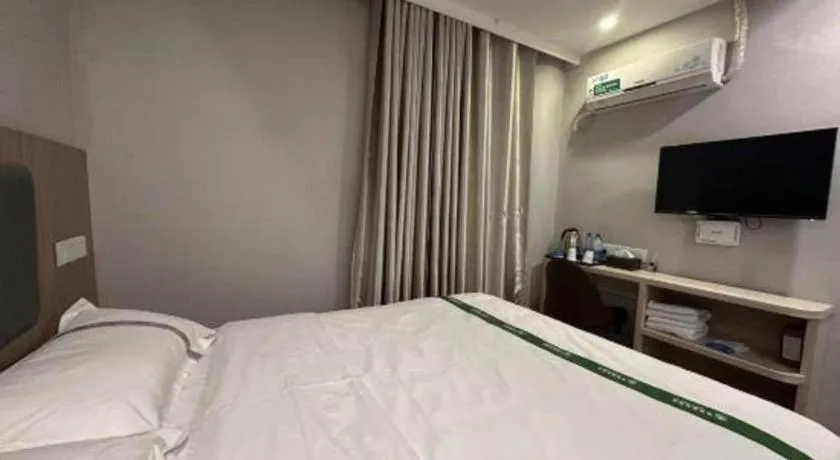 Bed in GreenTree Inn Shenzhen Guanggang Port Futian South Road Express Hotel