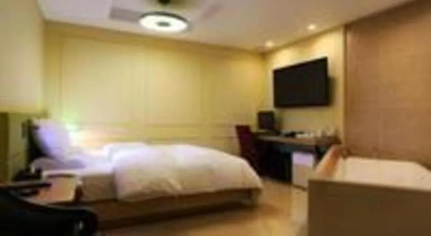 Bed in Circle Hotel Seoul