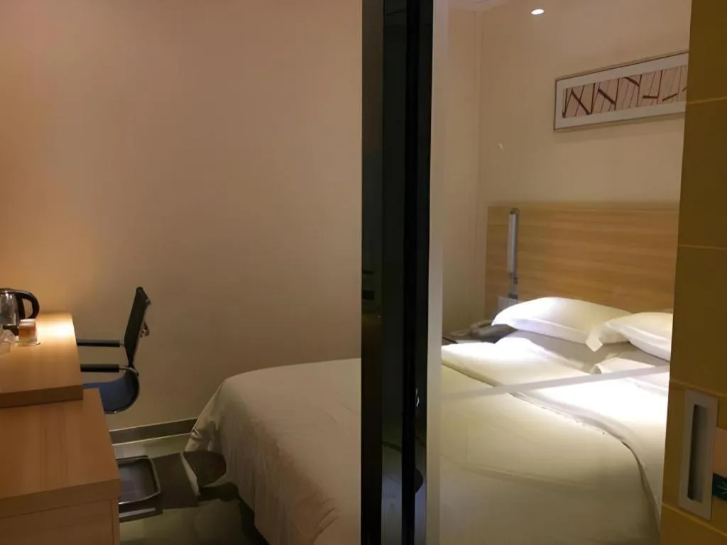 Bed in City Comfort Inn Guangzhou Tiyu West Road Metro Station