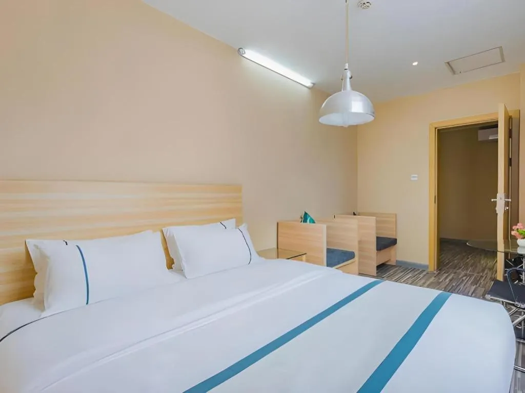 Bed in City Comfort Inn Guangzhou Tiyu West Road Metro Station