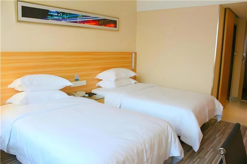 Bed in City Comfort Inn Guangzhou Tiyu West Road Metro Station