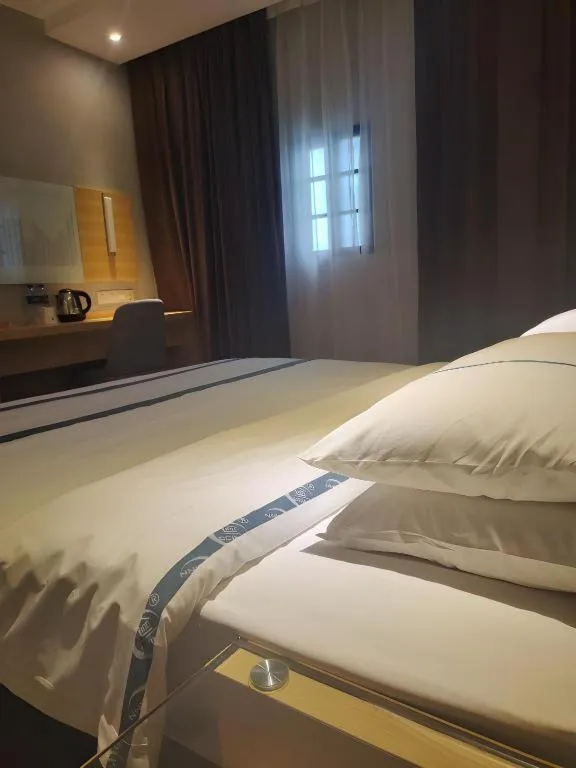 Bed in City Comfort Inn Guangzhou Tiyu West Road Metro Station