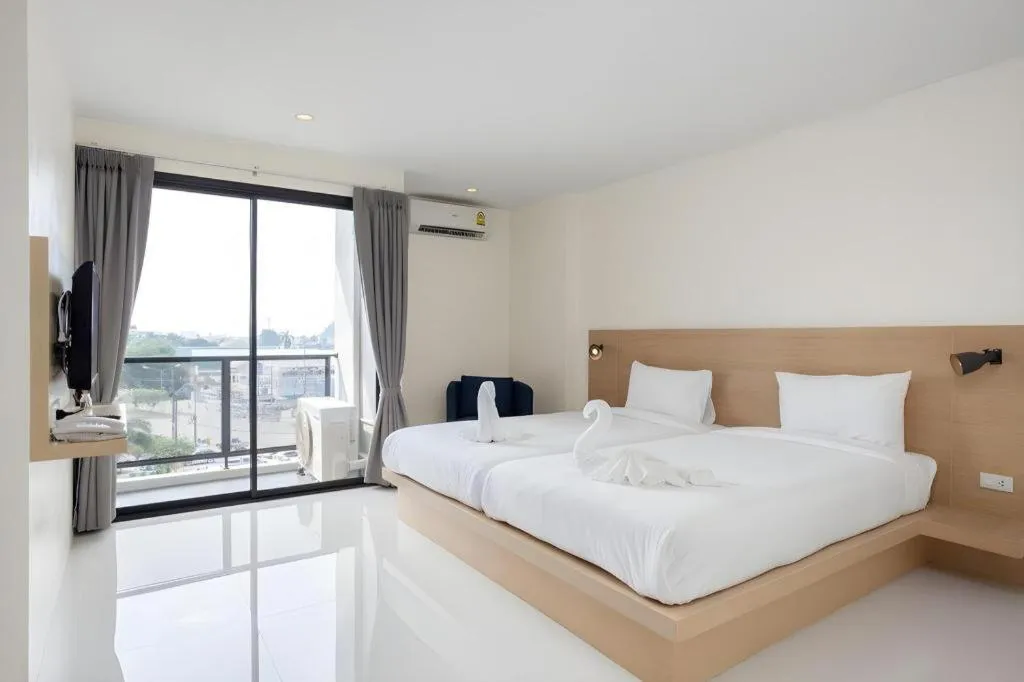 Bed in Le Park Hotel