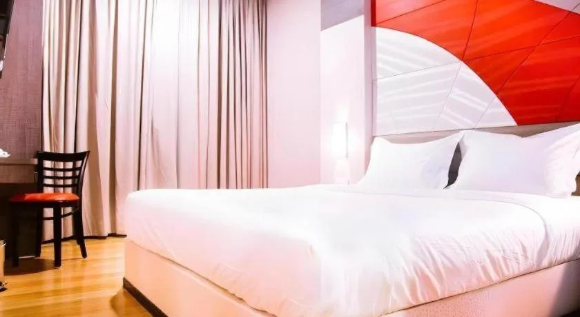 Bed in The Golden Bay Hotel Batam