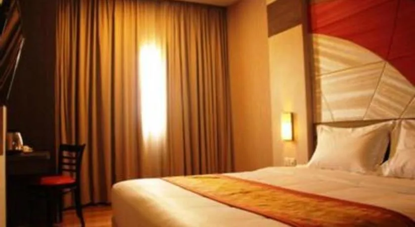 Bed in The Golden Bay Hotel Batam