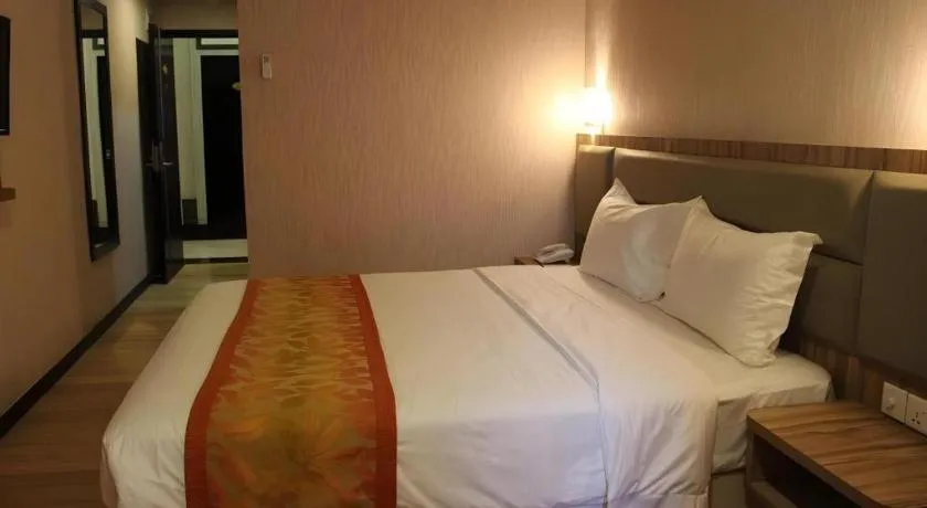Bed in The Golden Bay Hotel Batam