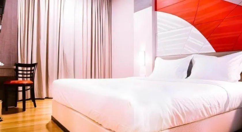 Bed in The Golden Bay Hotel Batam