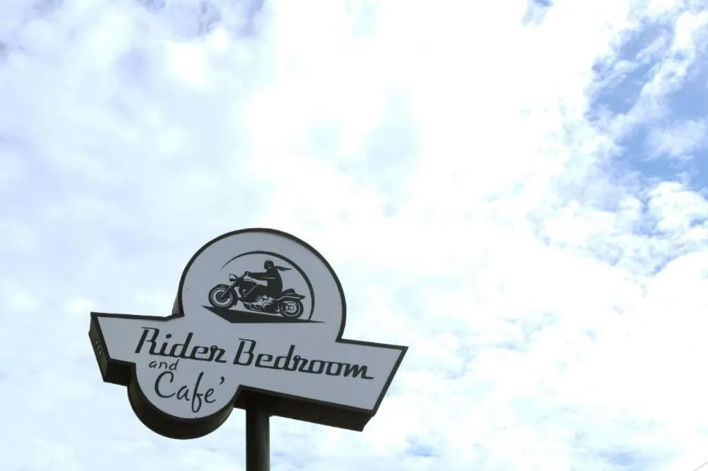 Rider bedroom hostel & cafe